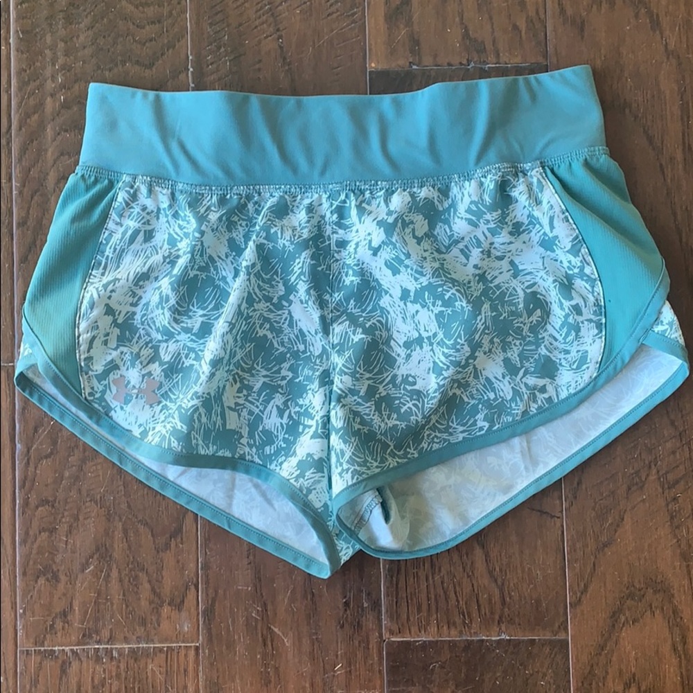 Under Armour shorts with 2 pockets